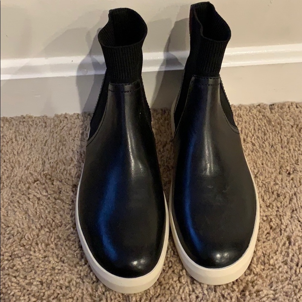 Frye - Picture 2 of 7